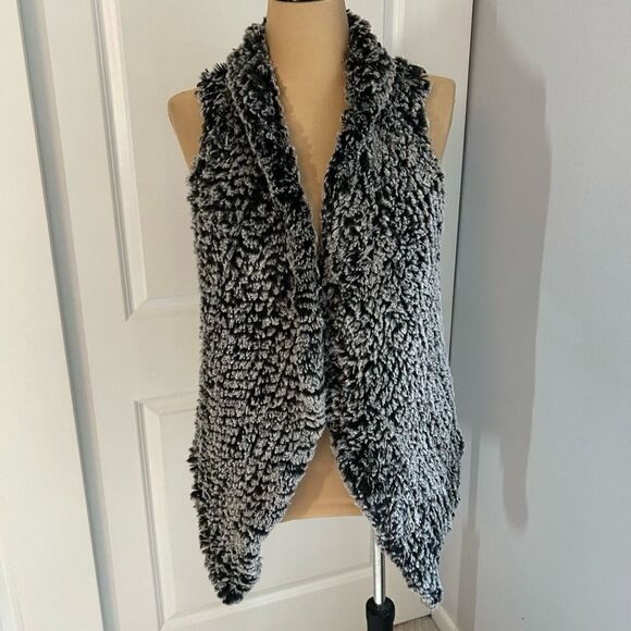 Bagatelle Faux Fur Gray Vest - Picture 1 of 5